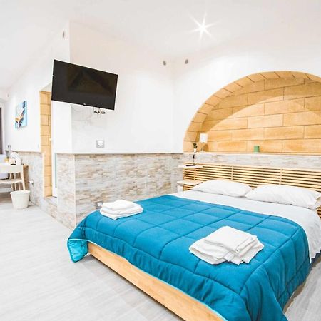 The Castle Apartment Бари Екстериор снимка
