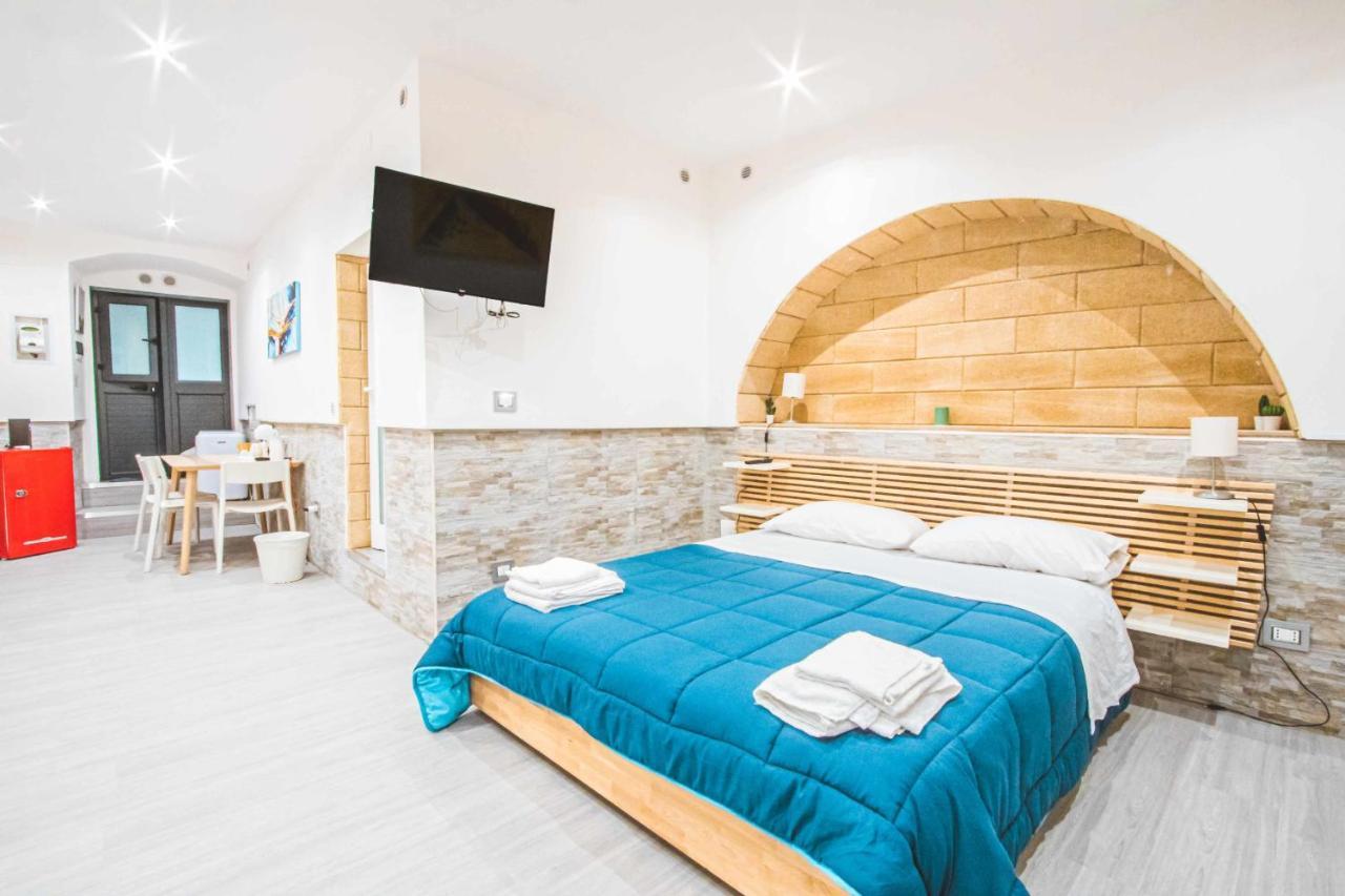 The Castle Apartment Бари Екстериор снимка